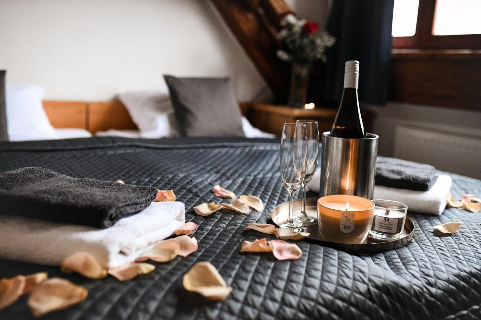 Wellness Hotel & Minipivovar Knezinek Ceske Budejovice Ngoại thất bức ảnh