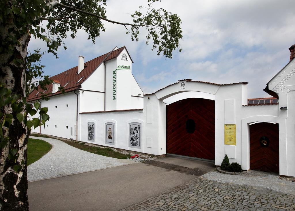 Wellness Hotel & Minipivovar Knezinek Ceske Budejovice Ngoại thất bức ảnh